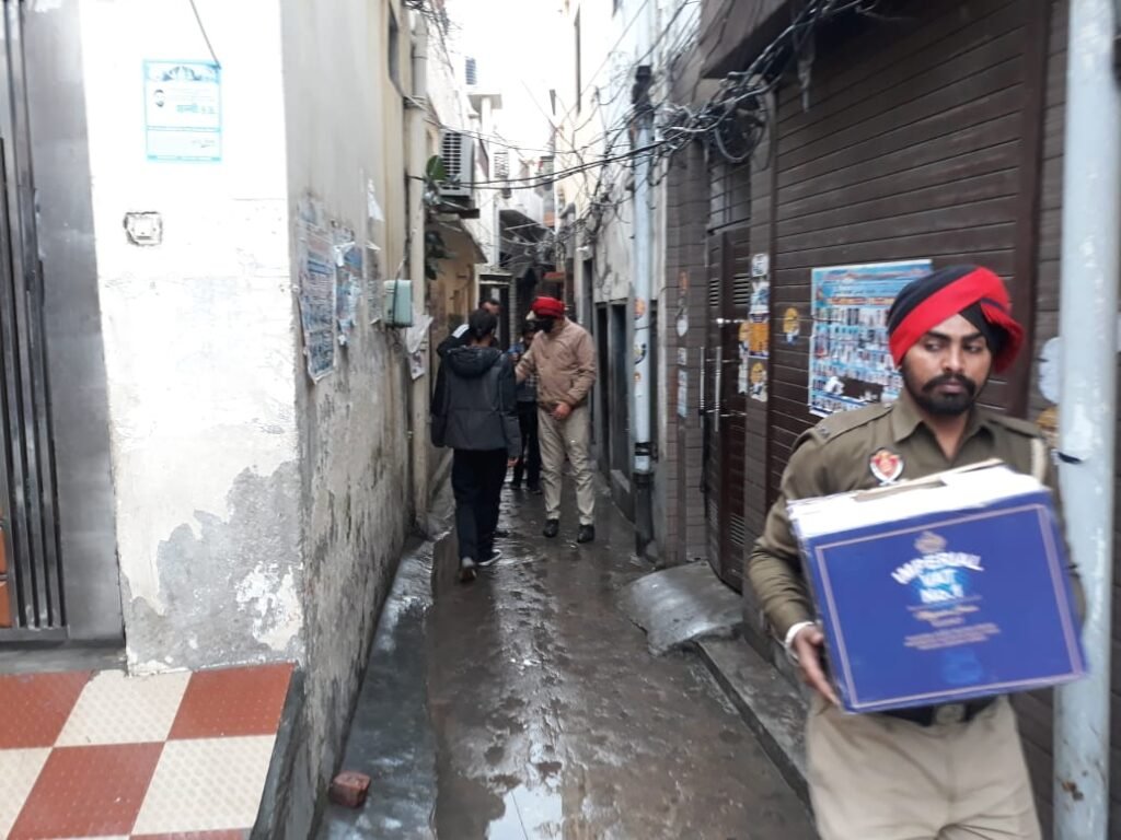 Police raid in Ali locality of Jalandhar, 5 boxes of liquor recovered