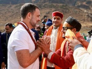 केदारनाथ पहुंचे राहुल गांधी,