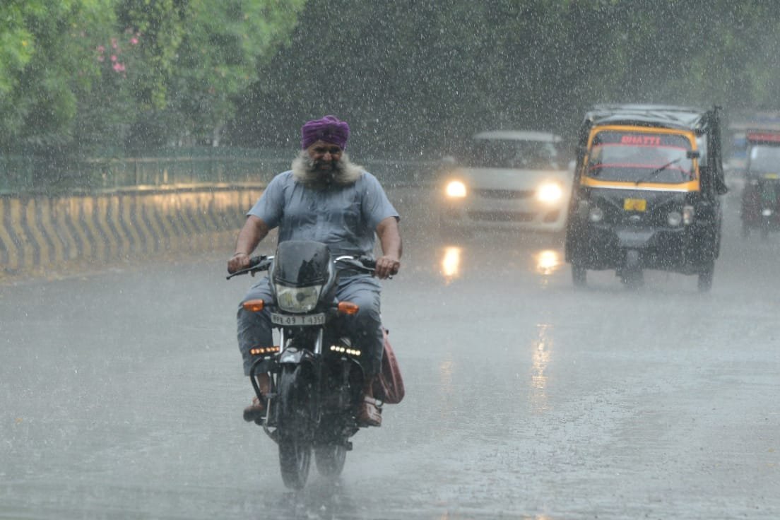 जालंधर में तेज मूसलाधार बारिश से लोगों को मिली राहत, लेकिन जलभराव से बढ़ी परेशानियां