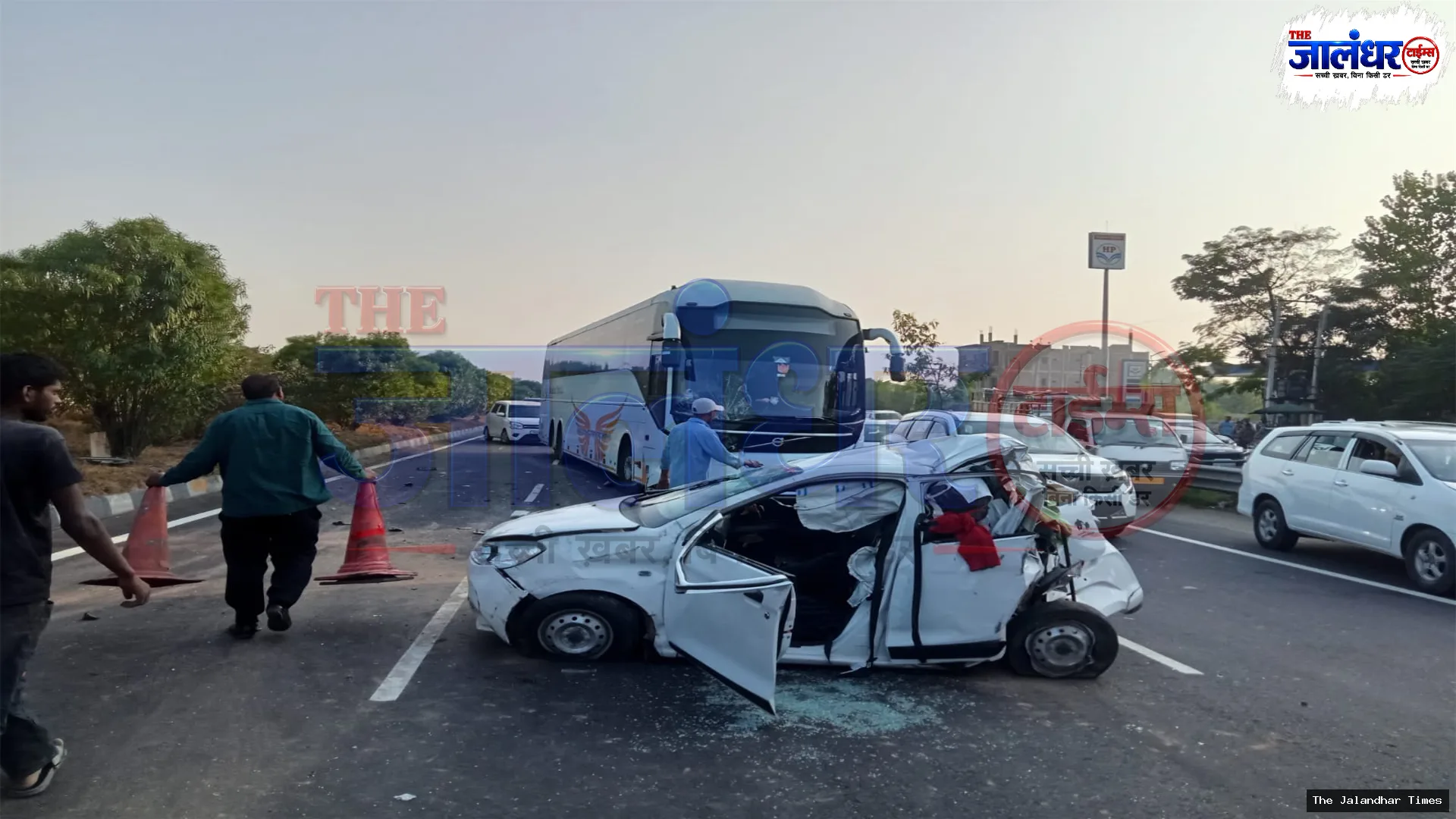 Jalandhar: Two Devotees Seriously Injured as Bus Collides With Car Near Khaira Village in Phillaur