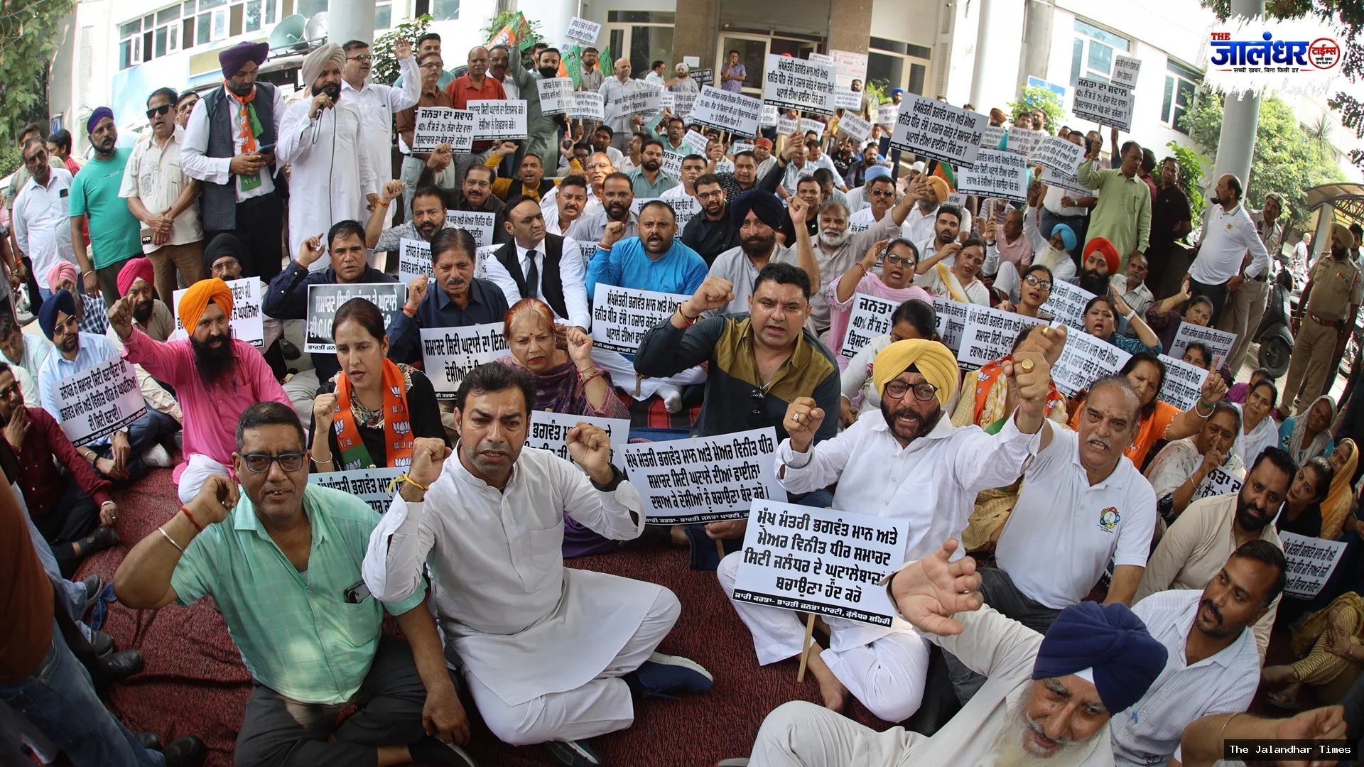 BJP Councillors Stage Protest at Jalandhar MC, Paste Memorandum on Commissioner’s Door
