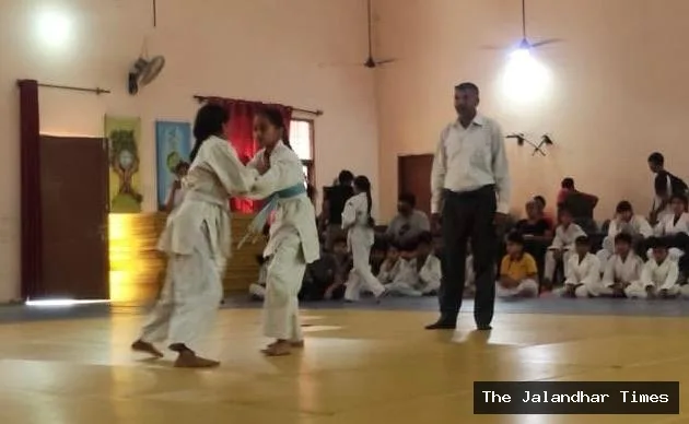 HMV College U-21 girls’ kho-kho team wins first position at Jalandhar district-level games