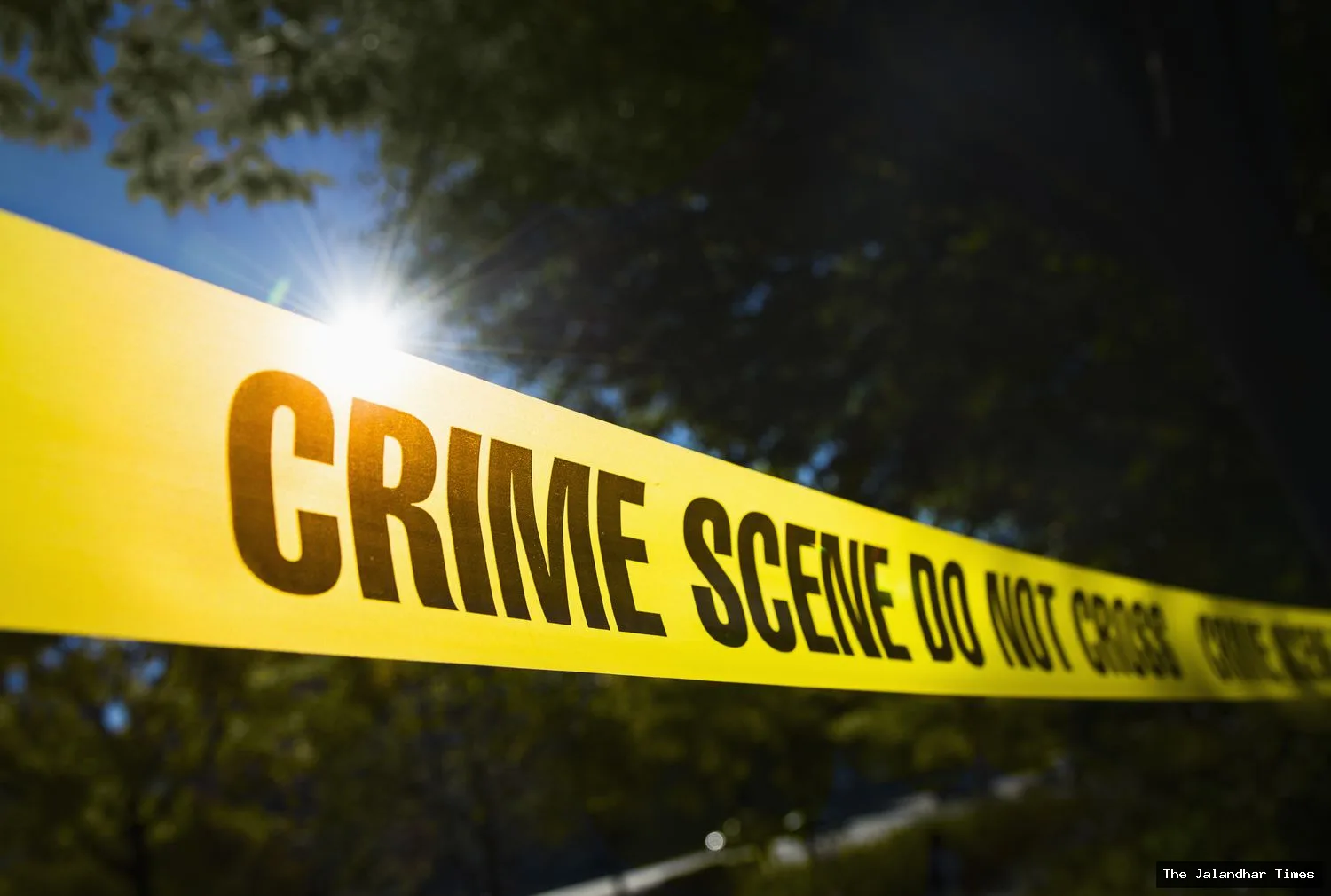 Punjab: Two Bike-Borne Men Rob Family at Gunpoint Near Garhshankar, ₹10,000 Taken
