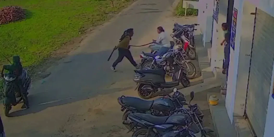 Jalandhar robbery brave woman fights two robbers daytime crime
