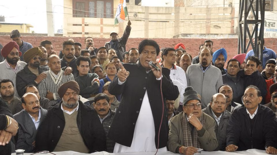 जालंधर में AAP द्वारा सड़क जाम पर अवतार हैनरी का विरोध प्रदर्शन