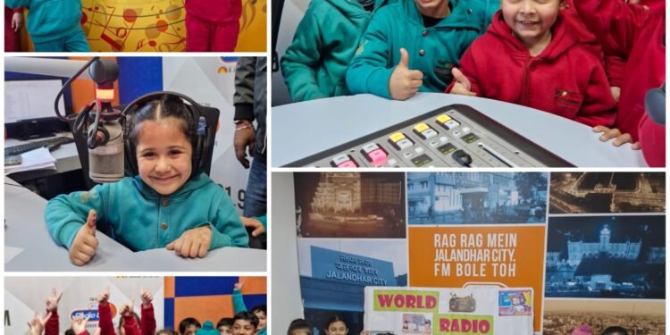 आइ वी वर्ल्ड प्ले स्कूल, ने करवाया बच्चों को रेडियोस्टेशन का दौरा