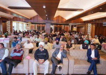 थिंक गैस जालंधर में ट्रांसपोर्टर्स को CNG अपनाने के लिए प्रेरित करते हुए