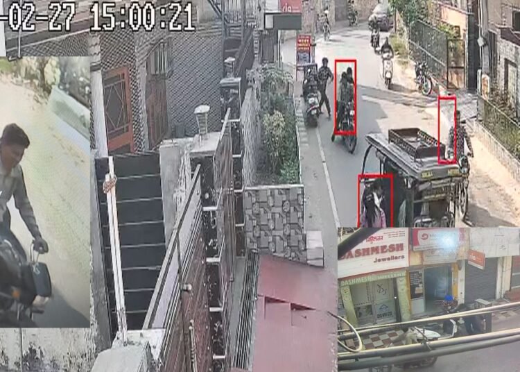 Jalandhar gun point robbery in money exchange shop