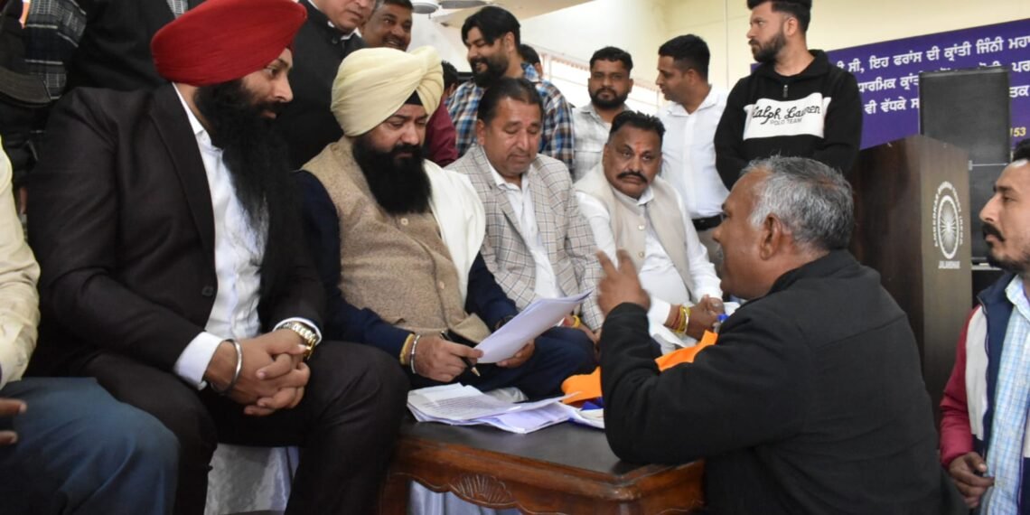 भारत का संविधान सभी वर्गों को देता है बराबर सुरक्षा : जसवीर सिंह गढ़ी